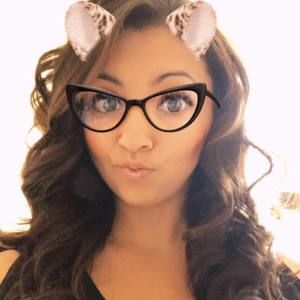 Meet your Posher, Tia